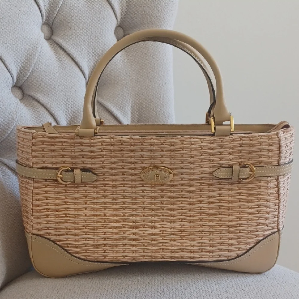 Etienne Aigner Spacious Woven Zippered Bag - Picture 1 of 16